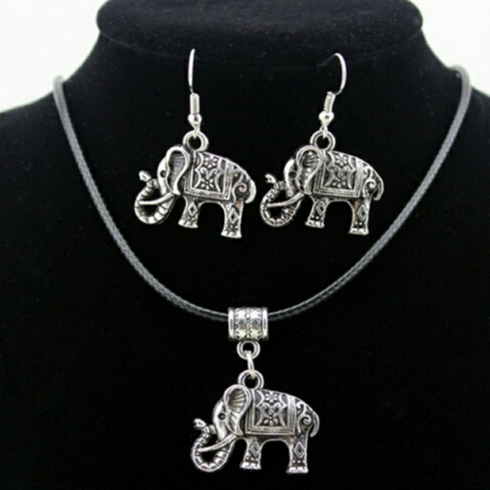 100% Brand New-Silver Elephant Necklace Set